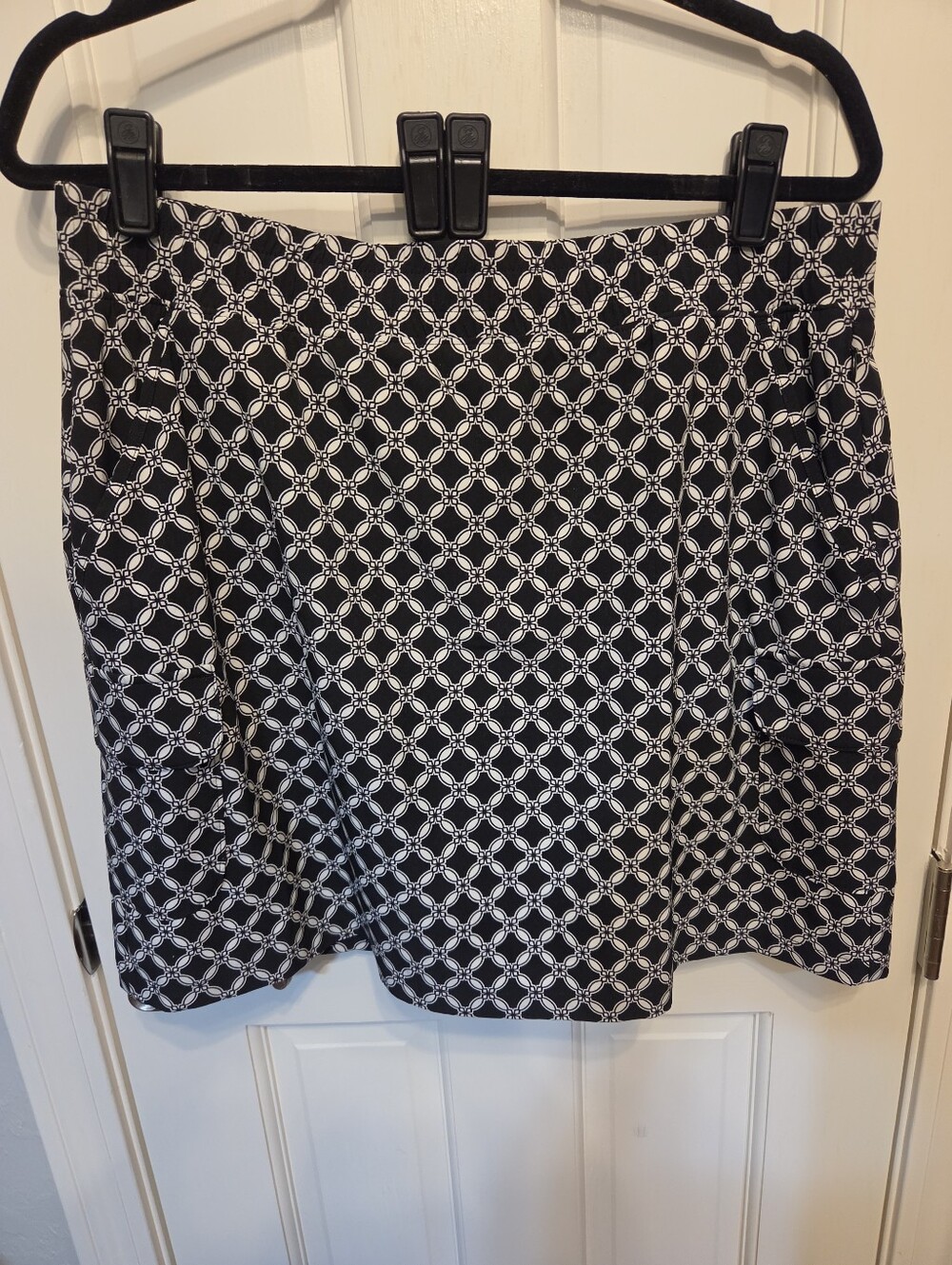 Black and White Geometric Print A-Line Skort - Women Size LARGE